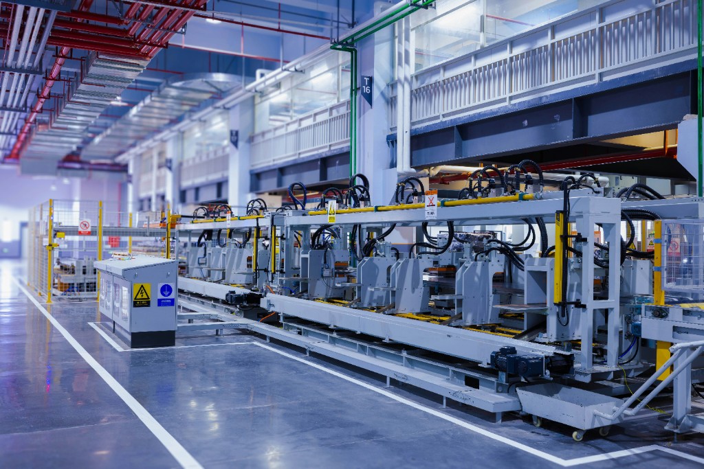 Microsoft 365 for Manufacturing in Thailand — Office & Plant Floor